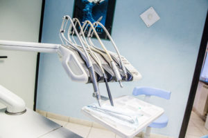 studio-odontoiatrico-associato-filippi-dentista-verbania-strumenti-dentista-pulizia-denti