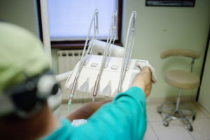 studio-odontoiatrico-associato-filippi-dentista-verbania-strumenti-dentista-set-sbiancamento